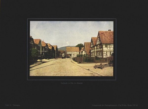 Dorfstraße in Milz bei Römhild, Thüringen. Farbenphotographie von 1930.