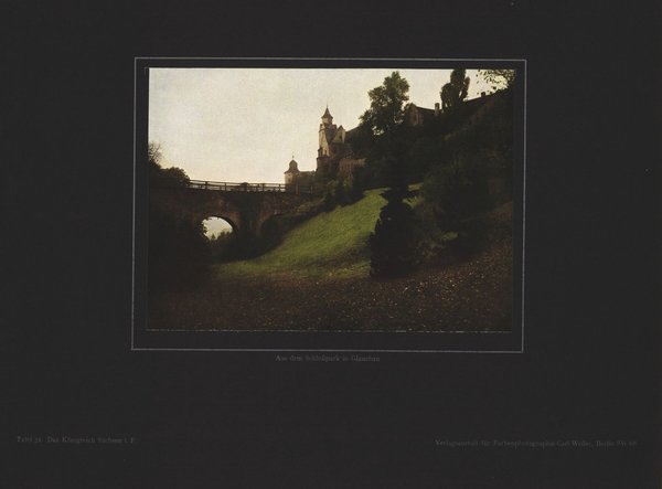 Aus dem Schloßpark in Glauchau, Königreich Sachsen. Farbenphotographie von 1916.